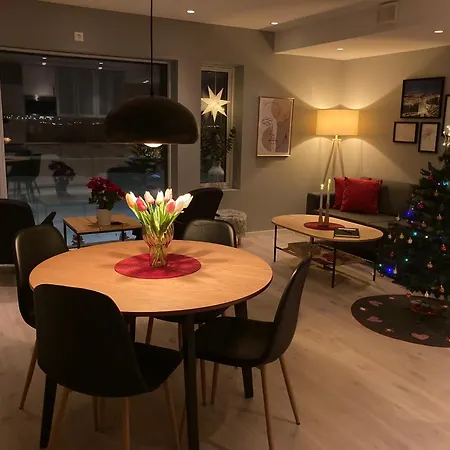 A Place For Aurora In Wintertime And Midnight Sun In Summer-time! Appartamento Tromsø