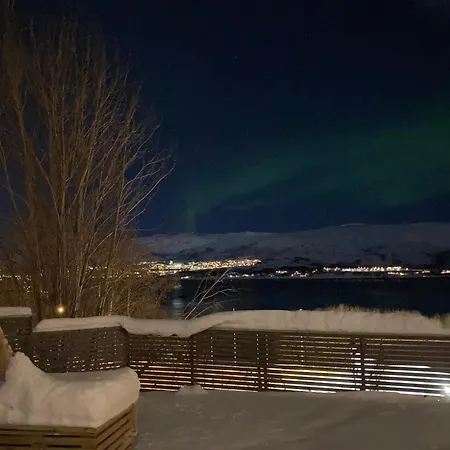 A Place For Aurora In Wintertime And Midnight Sun In Summer-time! Appartamento *